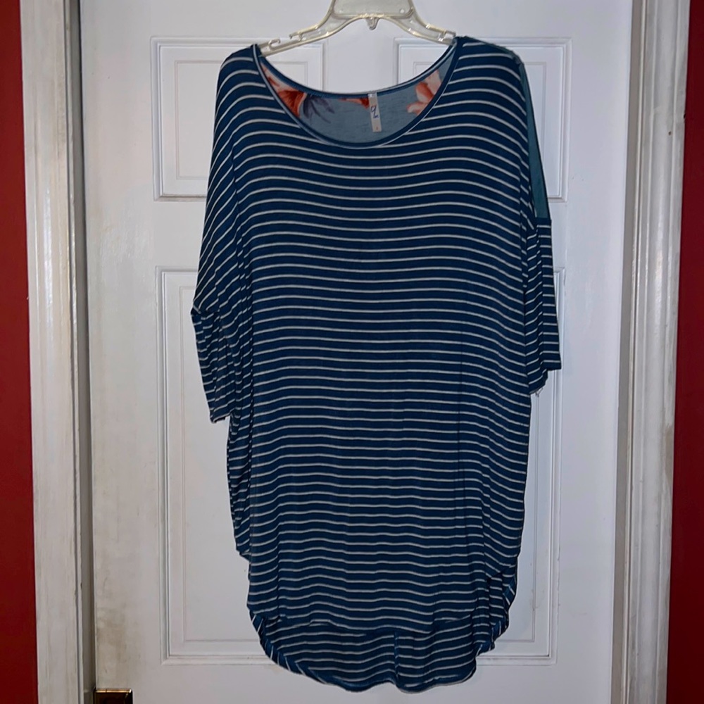 Cute floral tunic! Boutique style and feel!